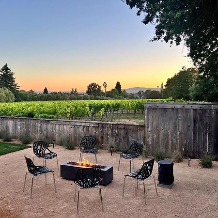 Outdoor Fire-Pit, Jacuzzi & Bbq W/ Vineyard Views! Villa Windsor Exterior photo